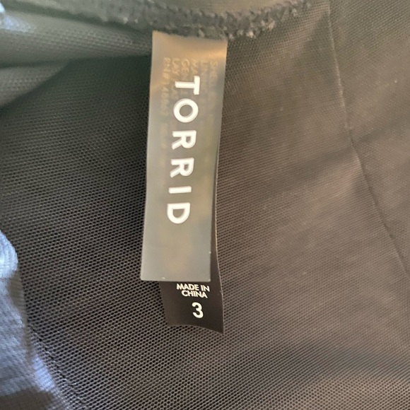 Torrid Wireless Straight Flounce Bikini Top Size 3 - Picture 9 of 10